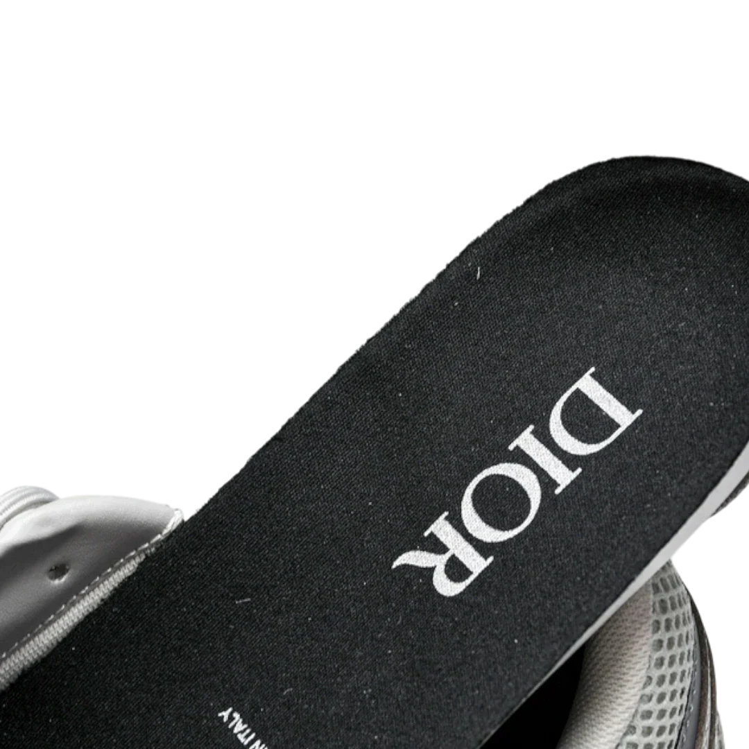 Dlor B22 'Triple Grey'