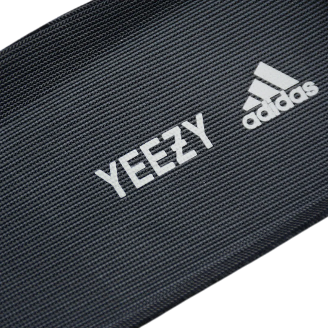 Yzy 700 MNVN 'Orange'