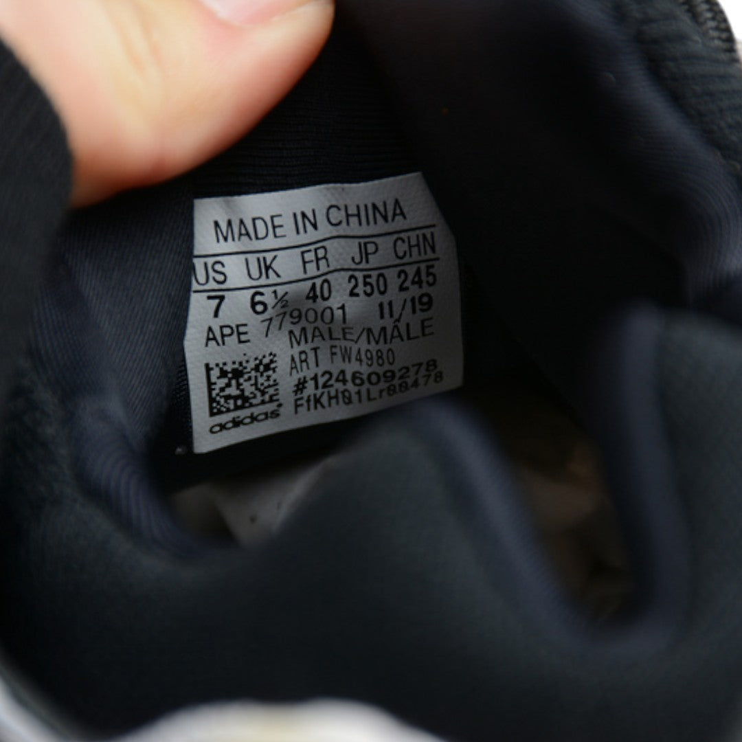 Yzy 700 V3 'Azael'