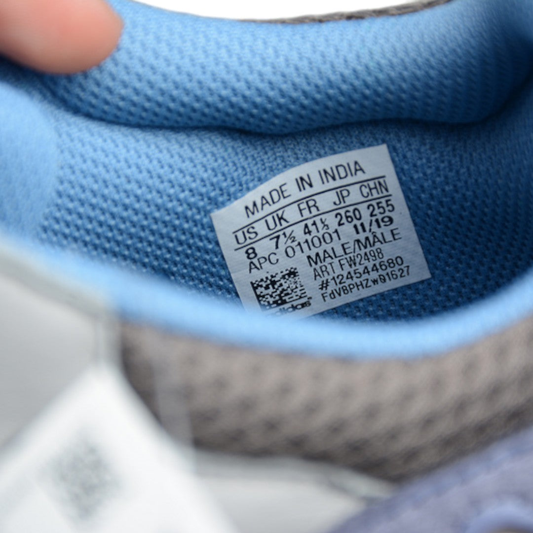 Yzy Boost 700 'Carbon Blue'