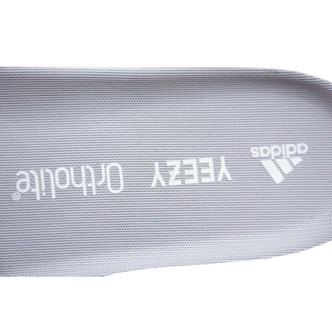 Yzy 700 V2 'Static'
