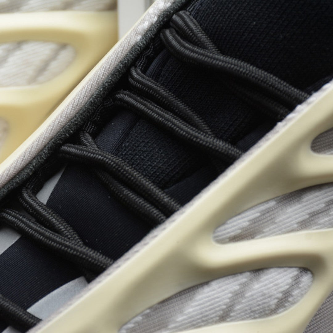 Yzy 700 V3 'Azael'