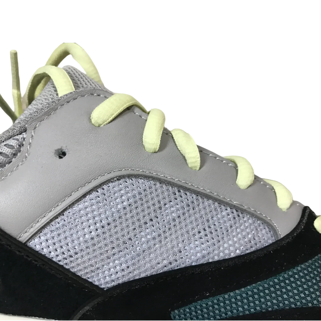 Yzy Boost 700 'Wave Runner'