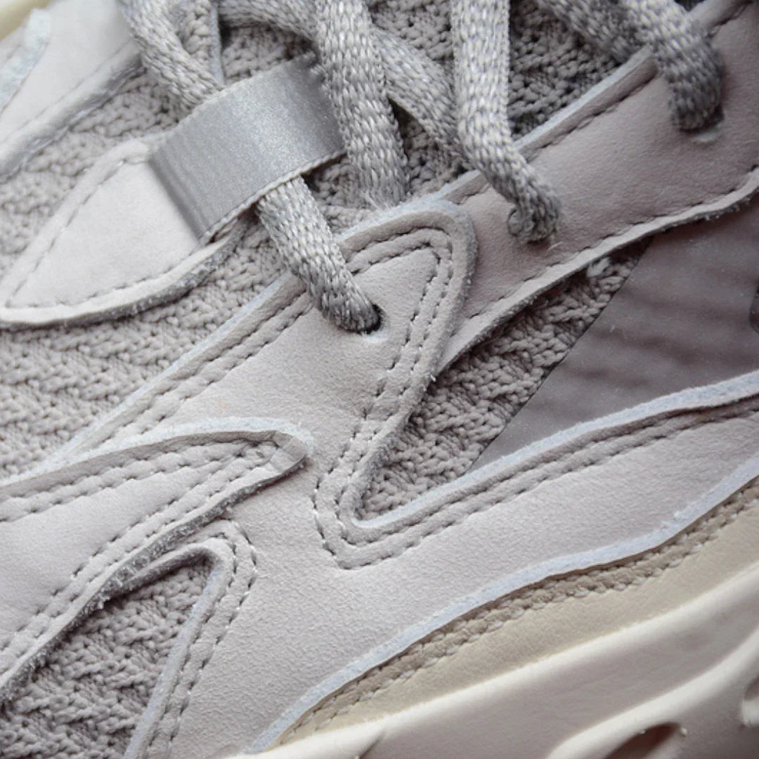 Yzy 700 V2 'Static'