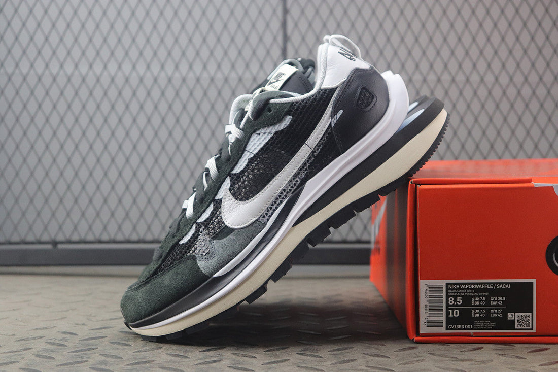 Sacai x VaporWaffle 'Black White'